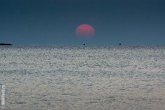 Malasia-11 Закат, невероятного цвета солнечный диск буквально плюхается в Малаккский пролив.